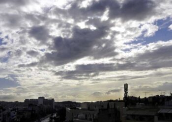 Καιρός: Νεφώσεις με βροχές και σποραδικές καταιγίδες