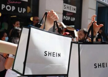 Καρκίνο και ορμονικές διαταραχές προκαλούν τα χημικά στα ρούχα της Shein