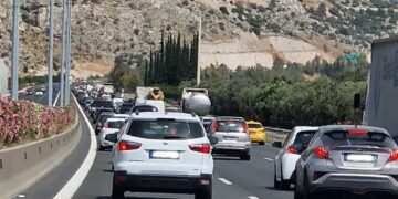 Καταργείται ο φόρος στα καύσιμα, έρχονται τα τέλη με το χιλιόμετρο