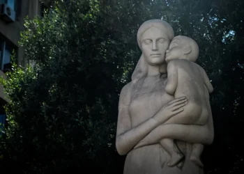 Κέντρο Βρεφών Μητέρα: Η τραγική ιστορία που κρύβει η απαγωγή 4 παιδιών από την 22χρονη μάνα τους