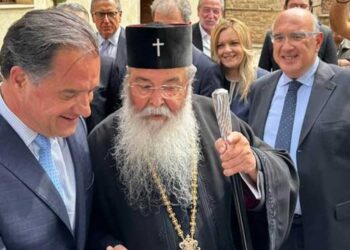 Τον πήρε και έφυγε- Ο Μητροπολίτης Κοζάνης απήγαγε τον Υπουργό Υγείας