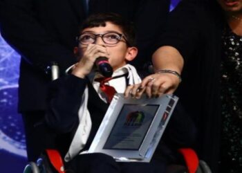 Καλεσμένος του Ολυμπιακού στον τελικό του Conference League ο μικρός Γιαννάκης