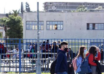 Μπαράζ απειλητικών email σε σχολεία για τοποθέτηση βόμβας: Ελέγχονται από αστυνομικούς – Από εξωτερικό ο αποστολέας