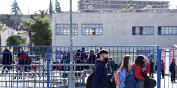 Μπαράζ απειλητικών email σε σχολεία για τοποθέτηση βόμβας: Ελέγχονται από αστυνομικούς – Από εξωτερικό ο αποστολέας