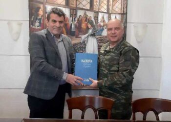 Ο Διοικητής της 1ης Στρατιάς στον Αντιπεριφερειάρχη Καστοριάς (φωτο)