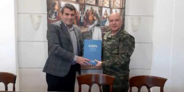 Ο Διοικητής της 1ης Στρατιάς στον Αντιπεριφερειάρχη Καστοριάς (φωτο)