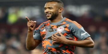 Άστον Βίλα – Ολυμπιακός 2-4: Ο Ολυμπιακός πέρασε με τεσσάρα από το Βίλα Παρκ και θέλει να το σηκώσει στην OPAP Arena