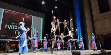 Το παιδικό τμήμα εκμάθησης ποντιακής λύρας της Στέγης Ποντίων Αμυνταίου και Περιχώρων συγκίνησε το κοινό στο Μέγαρο μουσικής Θεσσαλονίκης με την εκδήλωση "Πόντος Αρμενία Ματωμένη Γη"