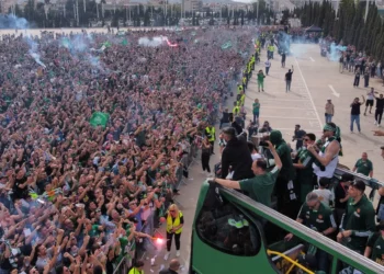 Χιλιάδες οπαδοί αποθέωσαν τον Παναθηναϊκό για την 7η Euroleague