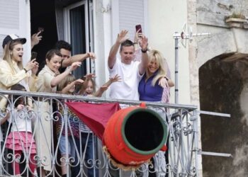 Πάσχα 2024: Έσπασαν και φέτος οι μπότηδες στην Κέρκυρα - Εντυπωσιακές εικόνες