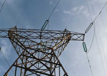 Πέφτουν οι τιμές στο ρεύμα - Τι συμβαίνει με πράσινα και μπλε τιμολόγια