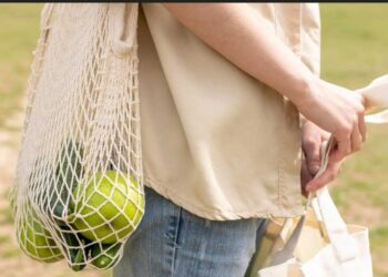 Πώς η νέα γενιά αλλάζει τον κόσμο με τις καθημερινές της eco-συνήθειες