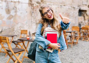 Πρακτικοί τρόποι για να φτιάξουμε τη διάθεσή μας όταν… ξυπνάμε στραβά