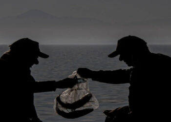 Ψαράδες με καλάμι… τέλος στις παραλίες: Αντιδράσεις για το χαράτσι που μπαίνει πλαγίως