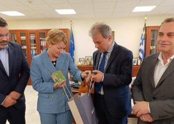 Η Υφ. Περιβάλλοντος και Ενέργειας Αλεξάνδρα Σδούκου στην Περιφέρεια  –	Ζητήματα μετάβασης στο επίκεντρο