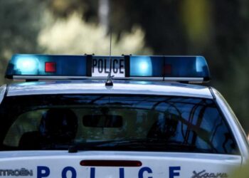 Συνελήφθη ένας 21χρονος και ένας ανήλικος για διάπραξη κλοπής από αυτοκίνητο στην Πτολεμαιδα