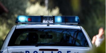 Συνελήφθη ένας 21χρονος και ένας ανήλικος για διάπραξη κλοπής από αυτοκίνητο στην Πτολεμαιδα