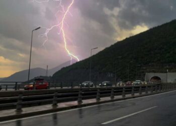 Θα "ανοίξουν" οι ουρανοί το Σαββατοκύριακο; Ο Κλέαρχος Μαρουσάκης συνιστά προσοχή - έρχονται κεραυνοί, χαλαζοπτώσεις και μεγάλος όγκος νερού