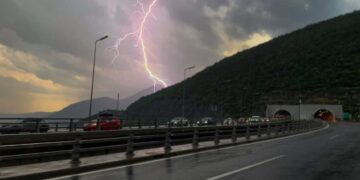 Θα "ανοίξουν" οι ουρανοί το Σαββατοκύριακο; Ο Κλέαρχος Μαρουσάκης συνιστά προσοχή - έρχονται κεραυνοί, χαλαζοπτώσεις και μεγάλος όγκος νερού