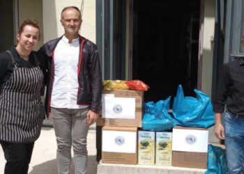 Διάθεση τροφίμων στο Τιάλειο Εκκλησιαστικό Γηροκομείο Κοζάνης από την Ένωση Στρατιωτικών Κοζάνης