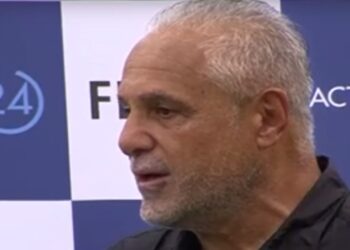 Η “γεμάτη” συγκίνηση αφιέρωση της ανόδου Καλλιθέας στην SL από τον Αλέκο Βοσνιάδη στον Παύλο Μυροφορίδη που έφυγε νωρίς