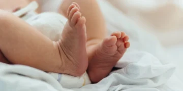 Θρίλερ με νεκρό βρέφος στη Βραυρώνα – Υπό έρευνα οι γονείς