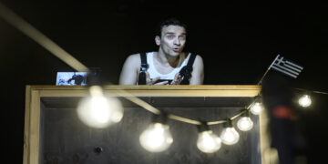 Η παράσταση «ΣΤΡΑΚΑΣΤΡΟΥΚΕΣ»  του  Δημήτρη Σαμόλη σήμερα στην Πτολεμαΐδα