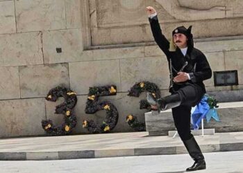 Προεδρική φρουρά: Δείτε τον Κων/νο Σαββίδη από τον Περδίκκα ντυμένο με ποντιακή στολή με αφορμή την Ημέρα μνήμης