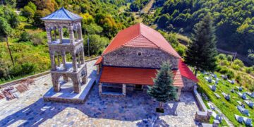 Πισοδέρι Φλώρινας: Όταν σε βρίσκει έρωτας σε πετρόχτιστο τοπίο