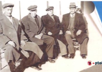 Μια υπέροχη φιλική παρέα νεαρών του παρελθόντος, σε αναμνηστική φώτο της… 3ης ηλικίας.