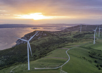 Παγκόσμια Ημέρα Περιβάλλοντος 2024 -Όμιλος ΔΕΗ: Ηγείται της πράσινης μετάβασης με επενδύσεις €9 δισ. κυρίως σε ΑΠΕ και αναβάθμιση δικτύων