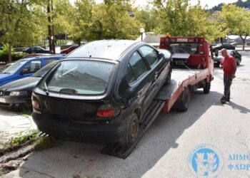 Απομακρύνονται τα εγκαταλελειμμένα αυτοκίνητα από τους δρόμους της Φλώρινας