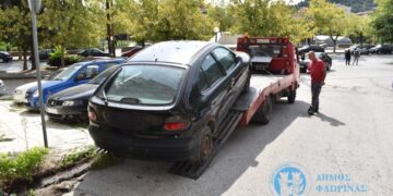 Απομακρύνονται τα εγκαταλελειμμένα αυτοκίνητα από τους δρόμους της Φλώρινας