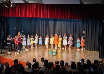 Δημοτικό Ωδείο Πτολεμαΐδας: Εικόνες από τη χθεσινή μαγική βραδιά το "Τραγούδι της Γης"