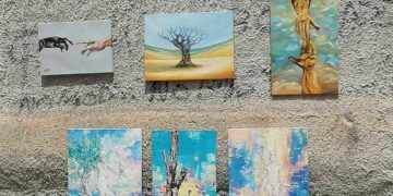 Ένας πεζόδρομος μεταμορφώθηκε σε καλλιτεχνικό κέντρο, φιλοξενώντας την Έκθεση Δρόμου «Η Τέχνη ως Κοινός Τόπος», στα Σέρβια