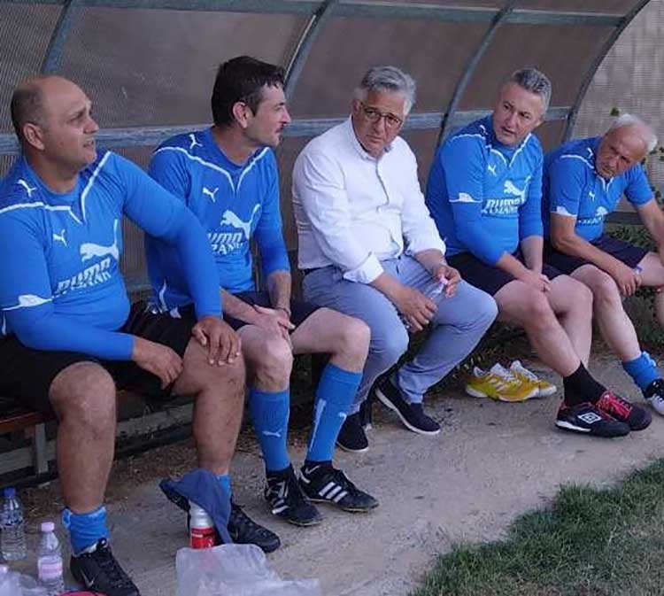 Ένας καταπληκτικός αγώνας ποδοσφαίρου για φιλανθρωπικό σκοπό διεξήχθη στη Νεάπολη Κοζάνης!