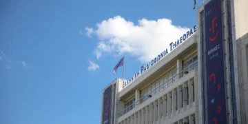 Δημοσιογράφος της ΕΡΤ συνελήφθη για τον ξυλοδαρμό της συντρόφου του