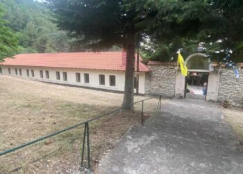 Εσπερινός στο Μοναστήρι της Αγίας Τριάδας Βελβεντού για την γιορτή του Αγίου Πνεύματος- Σε υψόμετρο 1000 μ στην καρδιά των δυτικών Πιερίων