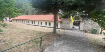 Εσπερινός στο Μοναστήρι της Αγίας Τριάδας Βελβεντού για την γιορτή του Αγίου Πνεύματος- Σε υψόμετρο 1000 μ στην καρδιά των δυτικών Πιερίων