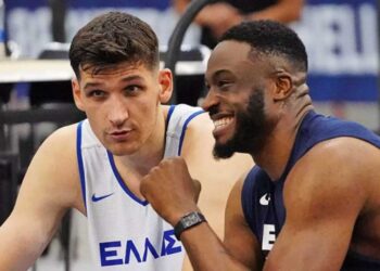 Εθνική μπάσκετ: Στο πλευρό της και ο τραυματίας Θανάσης Αντετοκούνμπο