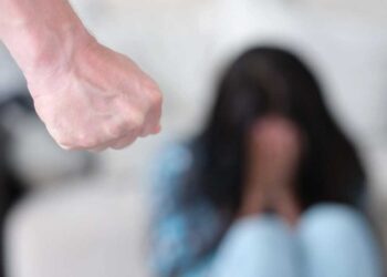 «Φέρει κατάγματα, εκχυμώσεις και αίματα» - Η αναφορά-σοκ του γιατρού για τα τραύματα που προκάλεσε ο ποινικολόγος στη σύζυγό του