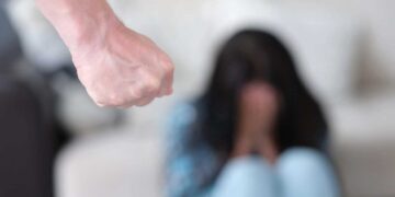 «Φέρει κατάγματα, εκχυμώσεις και αίματα» - Η αναφορά-σοκ του γιατρού για τα τραύματα που προκάλεσε ο ποινικολόγος στη σύζυγό του