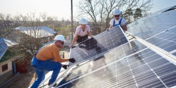 Αυτοπαραγωγή: Ανοίγει ο δρόμος για παραγωγή ηλεκτρικής ενέργειας σε πολυκατοικίες