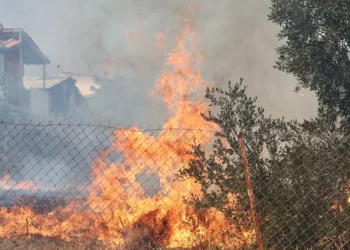 Κάθε 10 λεπτά και μία νέα φωτιά, συνολικά 300 πυρκαγιές τις τελευταίες ώρες – Μάχη με τις φλόγες σε Αττική και Αργολίδα
