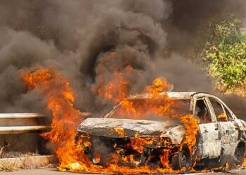 Γιατί παίρνουν φωτιά τα αυτοκίνητα στην Ελλάδα;