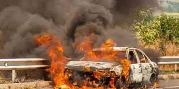 Γιατί παίρνουν φωτιά τα αυτοκίνητα στην Ελλάδα;