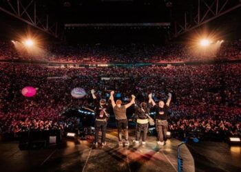 Coldplay: Υπερθέαμα μουσικής στο κατάμεστο ΟΑΚΑ – Η συγκινητική κίνηση του Κρις Μάρτιν