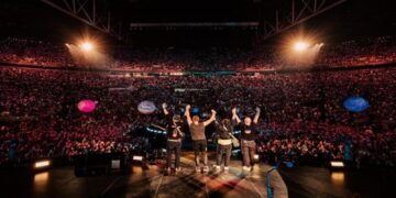 Coldplay: Υπερθέαμα μουσικής στο κατάμεστο ΟΑΚΑ – Η συγκινητική κίνηση του Κρις Μάρτιν