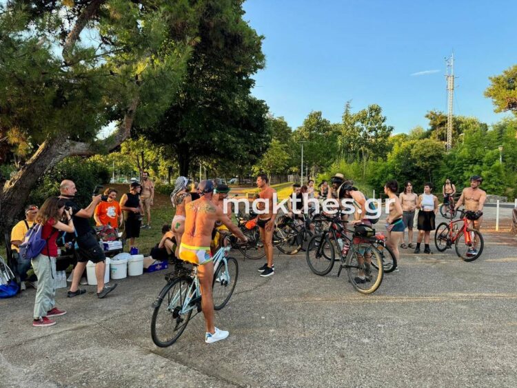 Θεσσαλονίκη: Βγήκαν στους δρόμους οι γυμνοί ποδηλάτες 