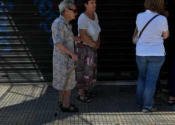 Η τραπεζική αργία φέρνει αλαλούμ με τις συντάξεις